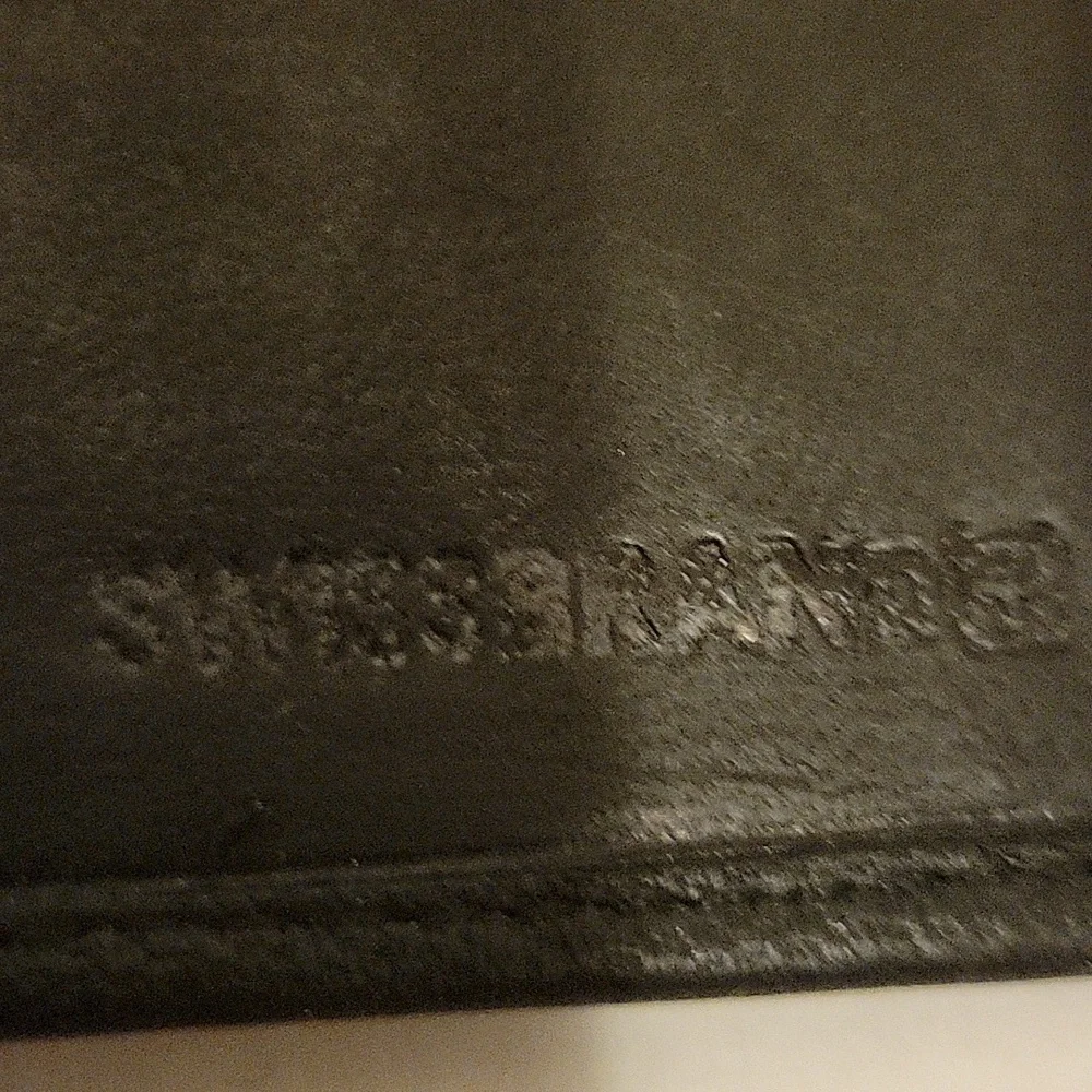 NWT: Swiss Brand Classic Leather Bifold Wallet